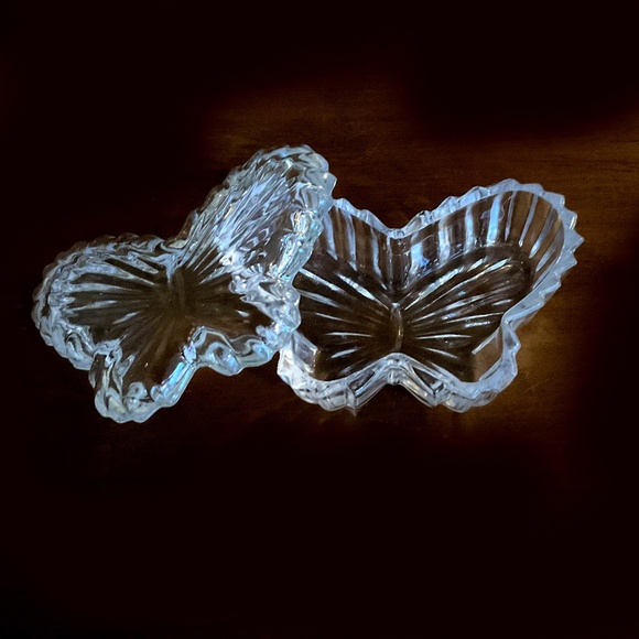 Vintage Small Glass Butterfly Trinket Box, Jewelry box - Picture 2 of 4